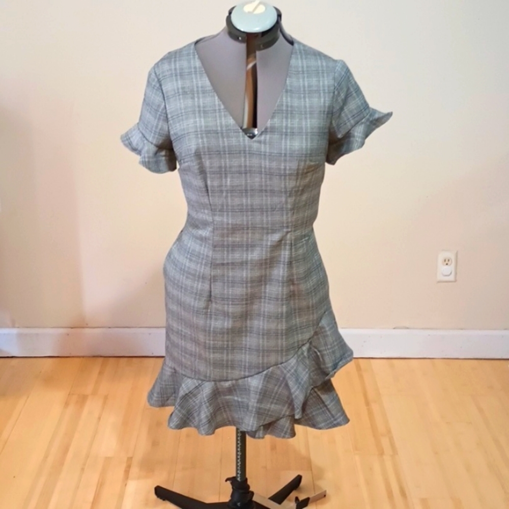 Net wesleerose brand gray plaid flare wiggle dress HAS POCKETS size 8